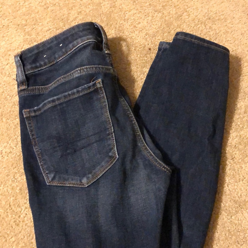 American Eagle distressed hi-rise jegging